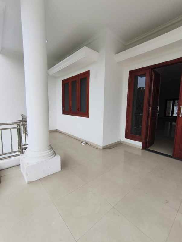 disewakan rumah pakuwon city villa royal