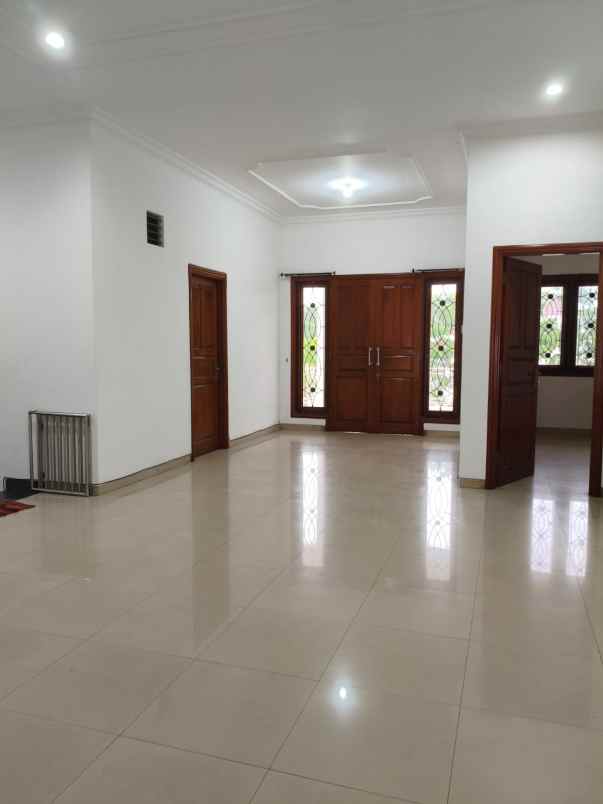 disewakan rumah pakuwon city villa royal