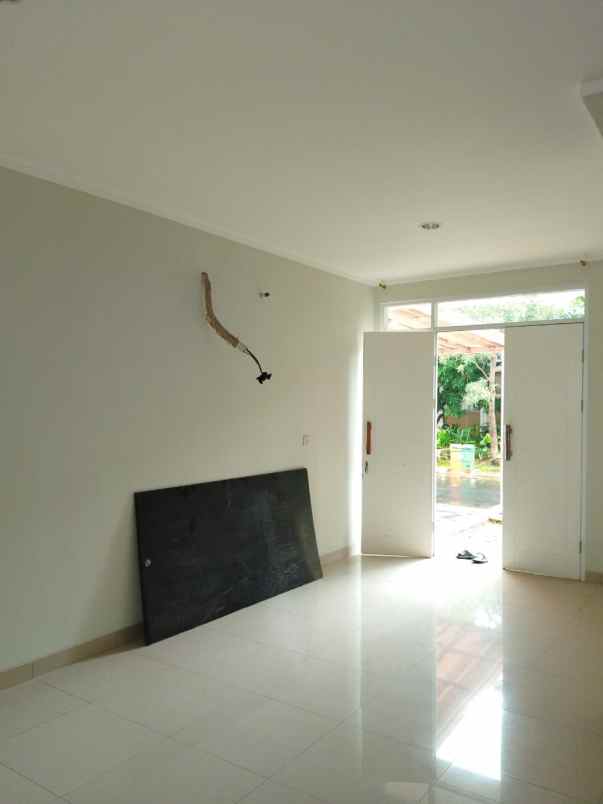 disewakan rumah summarecon bekasi cluster