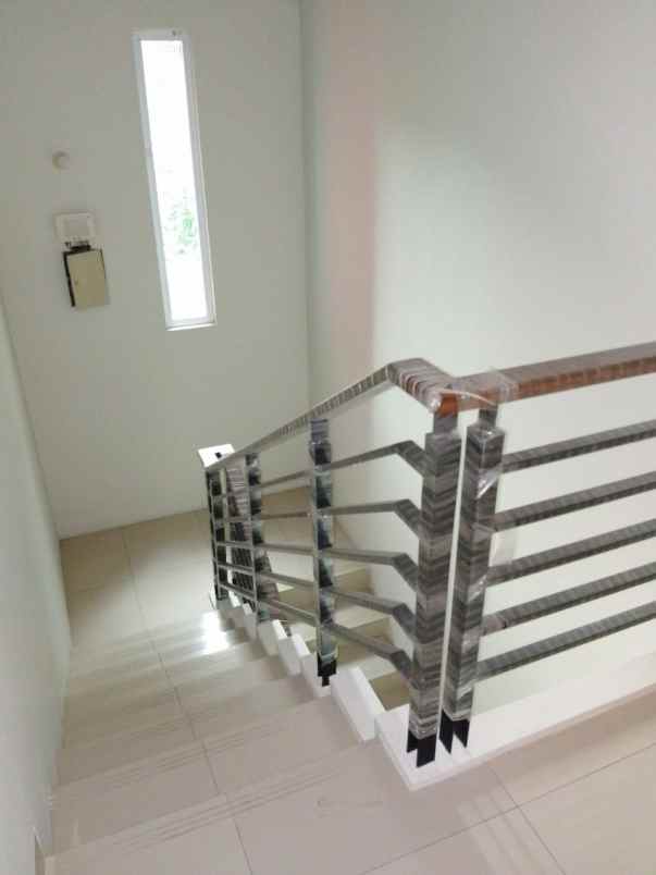 disewakan rumah summarecon bekasi cluster