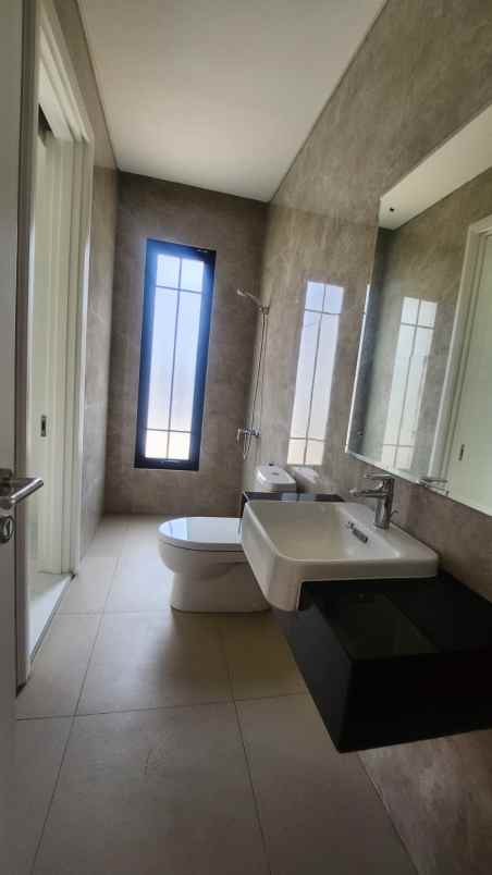 disewakan rumah summarecon crown gading