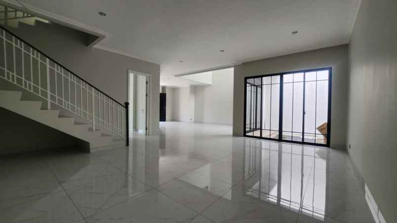 disewakan rumah summarecon crown gading