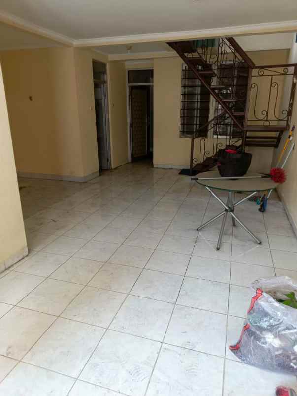 disewakan rumah taman modern