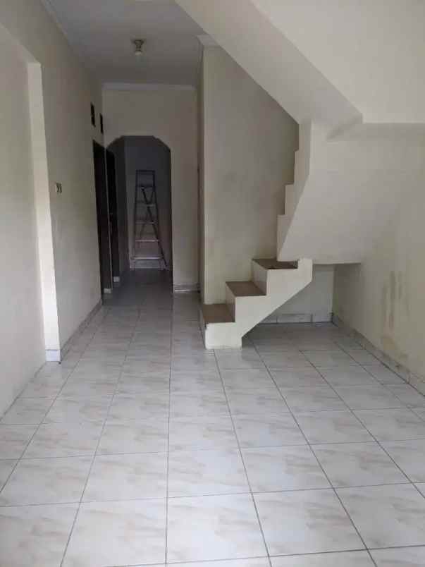 jual cepat rumah 2 lantai lokasi strategis di ciledug