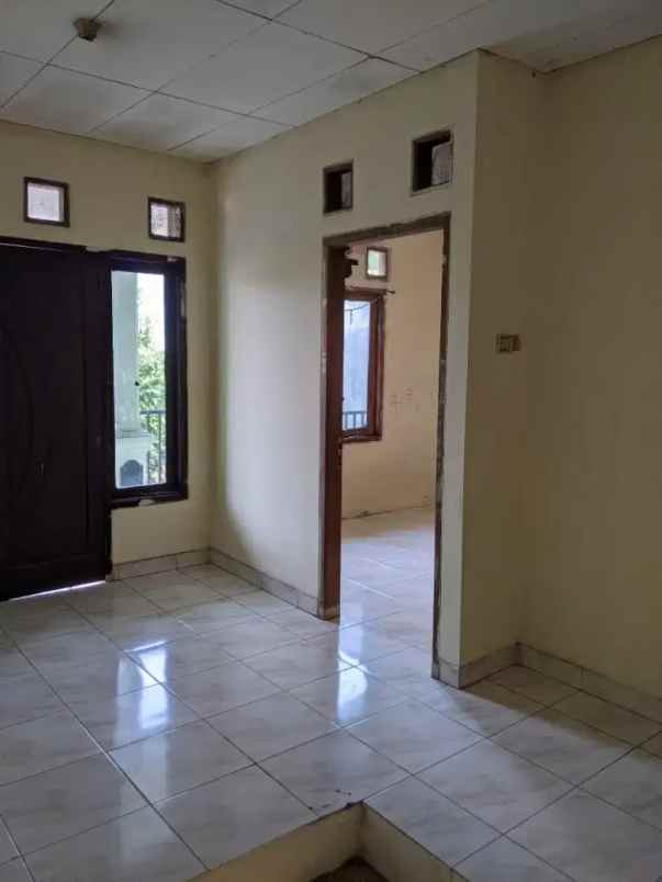 jual cepat rumah 2 lantai lokasi strategis di ciledug