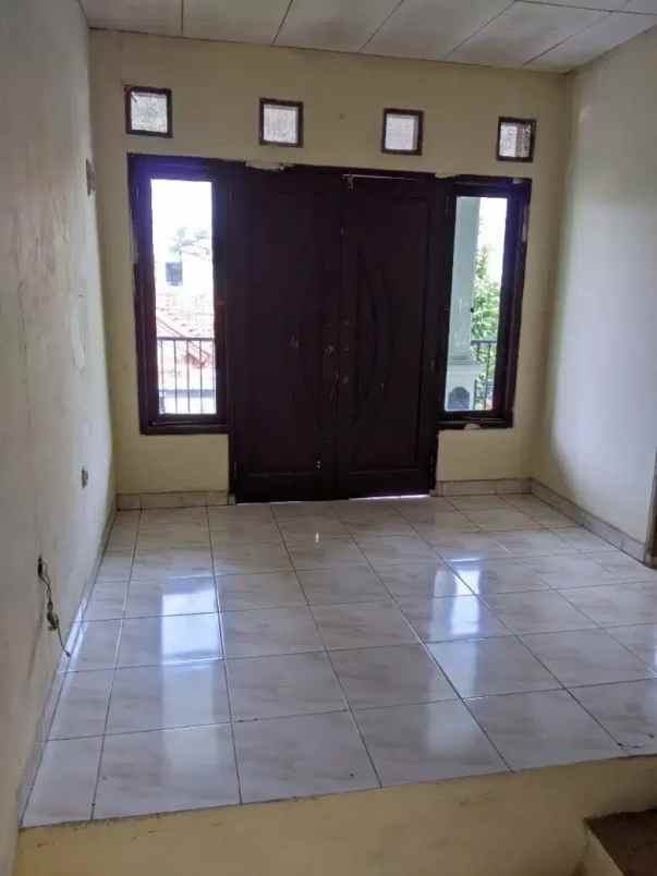 jual cepat rumah 2 lantai lokasi strategis di ciledug