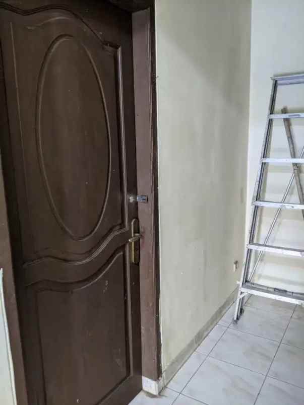 jual cepat rumah 2 lantai lokasi strategis di ciledug