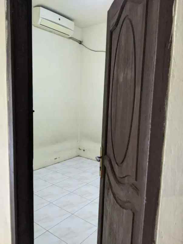 jual cepat rumah 2 lantai lokasi strategis di ciledug