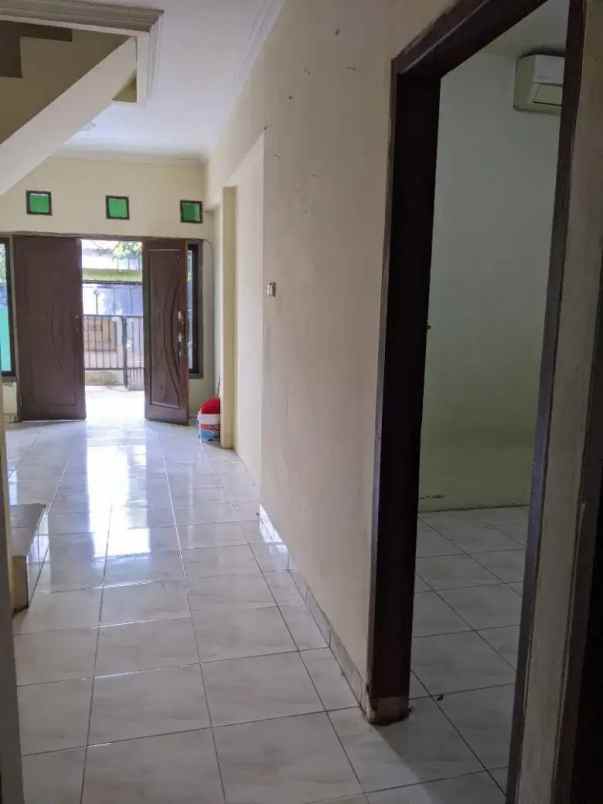 jual cepat rumah 2 lantai lokasi strategis di ciledug
