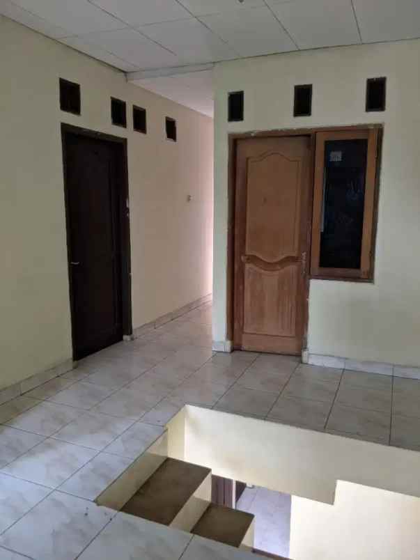 jual cepat rumah 2 lantai lokasi strategis di ciledug