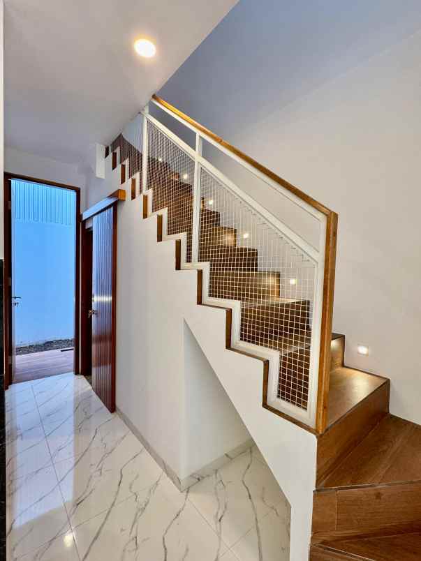 jual rumah minimalis modern komplek ddn cibubur