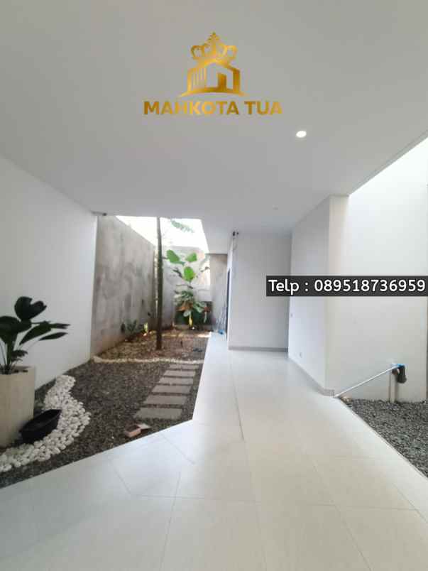 kemang brand new house siap huni dengan rooftop