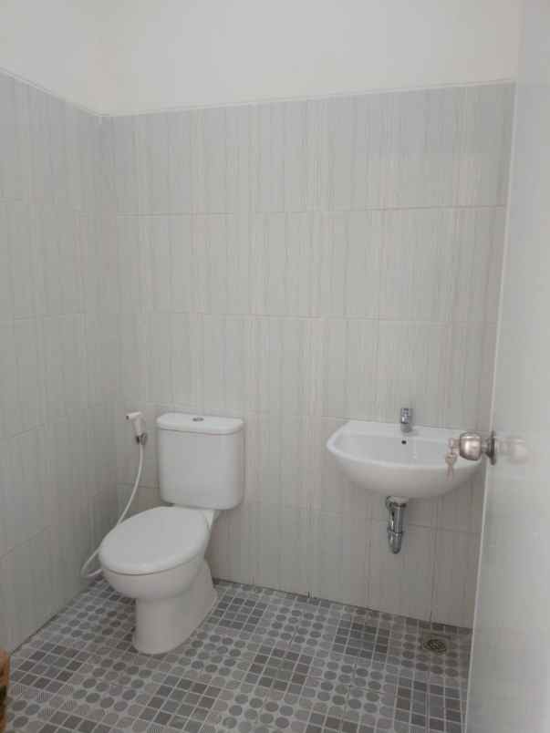 ruko 2 lantai paling strategis di pinggir jalan raya