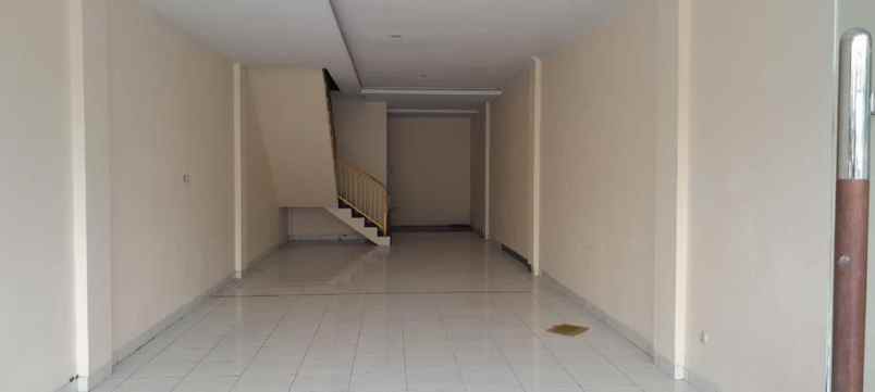 ruko baru renovasi di centra kemang utara jaksel
