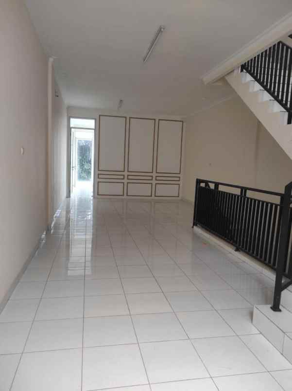 ruko baru renovasi di centra kemang utara jaksel