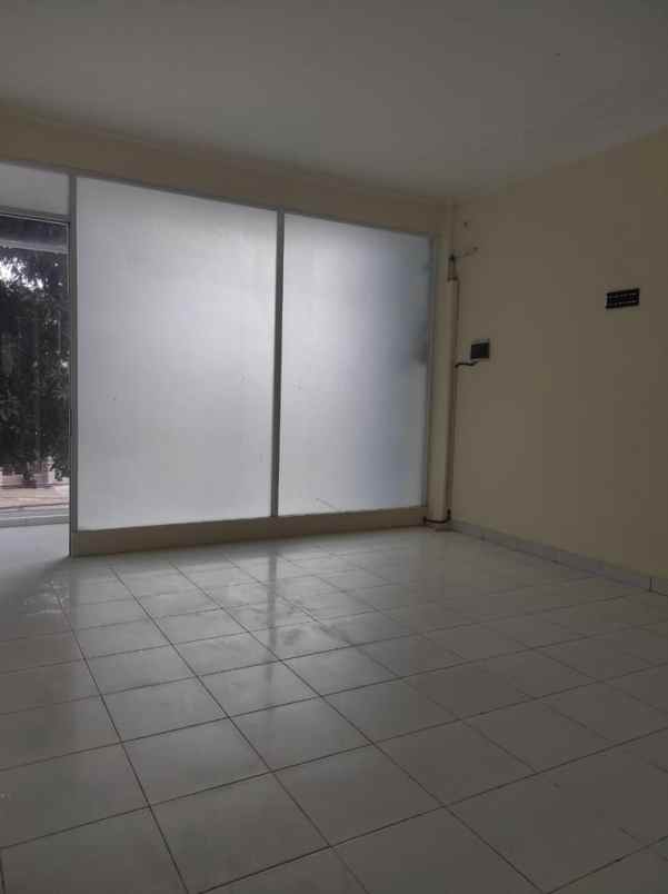 ruko baru renovasi di centra kemang utara jaksel