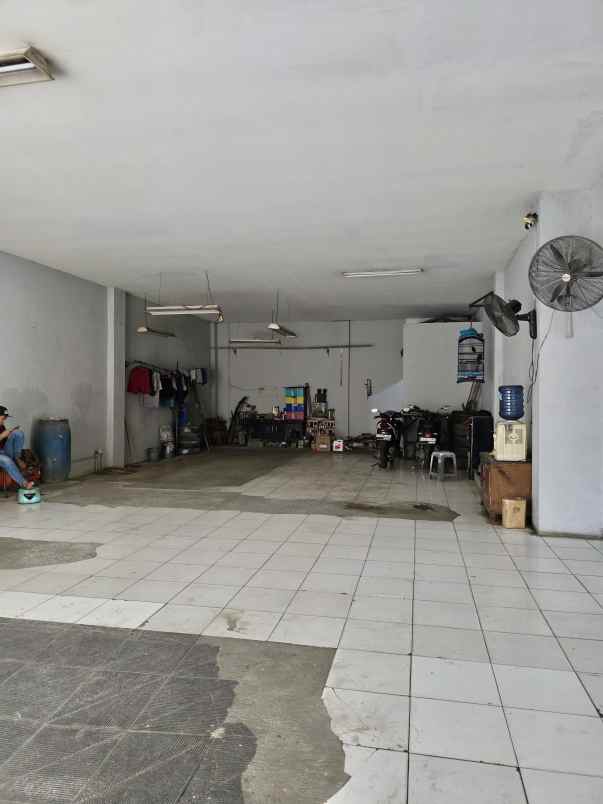 ruko showroom pinggir jalan di sultan agung bekasi
