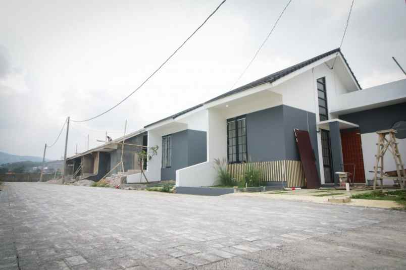 rumah 1 lantai model masa kini di bandung timur