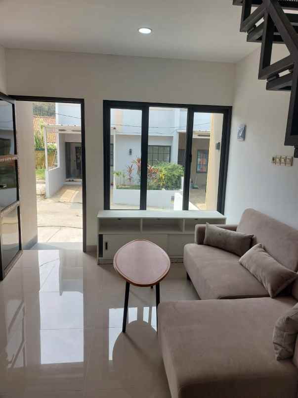rumah 2 kamar dengan mezanin di cipayung depok