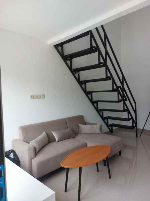 rumah 2 kamar dengan mezanin di cipayung depok