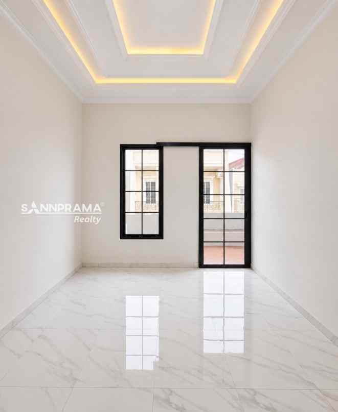 rumah 2 lantai ada pool di tanah baru depok