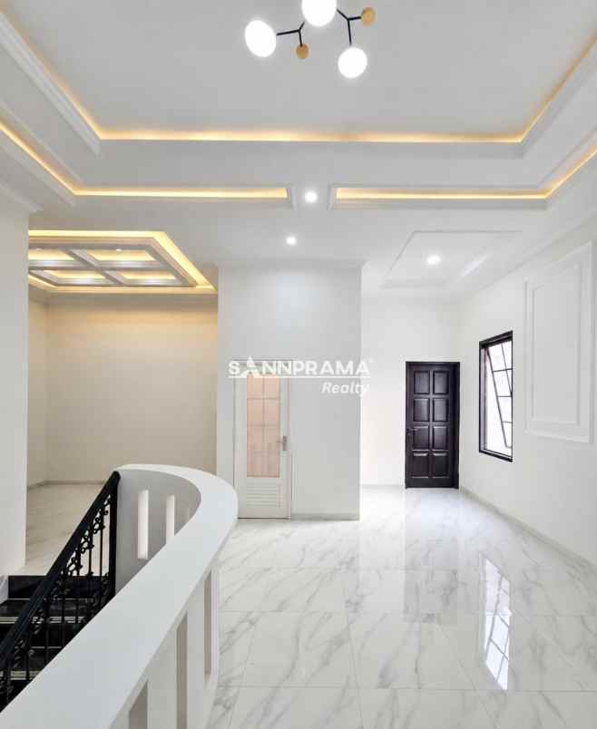 rumah 2 lantai ada pool di tanah baru depok