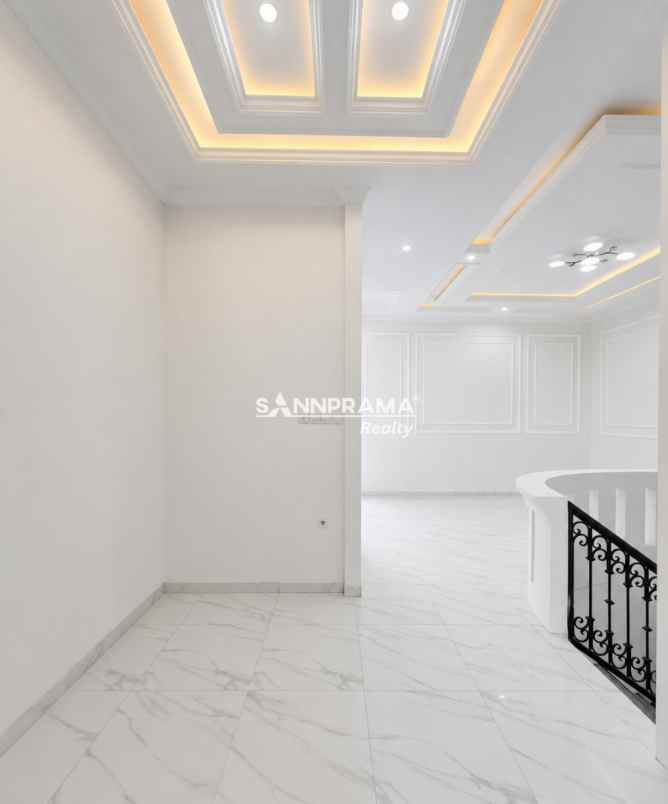 rumah 2 lantai ada pool di tanah baru depok