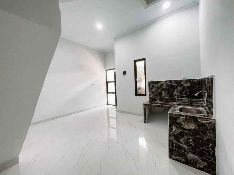rumah 2 lantai cantik dalam cluster bisa di kpr di pup