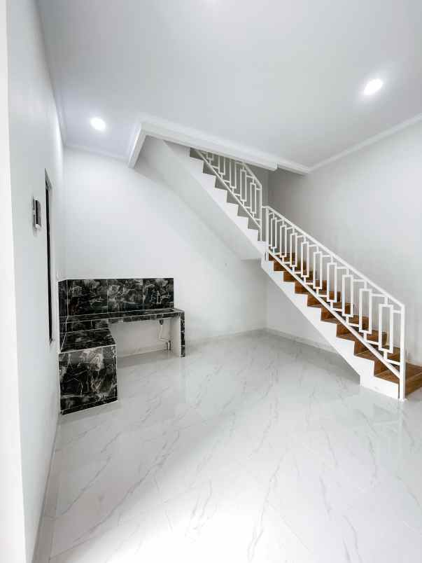 rumah 2 lantai cantik dalam cluster bisa di kpr di pup