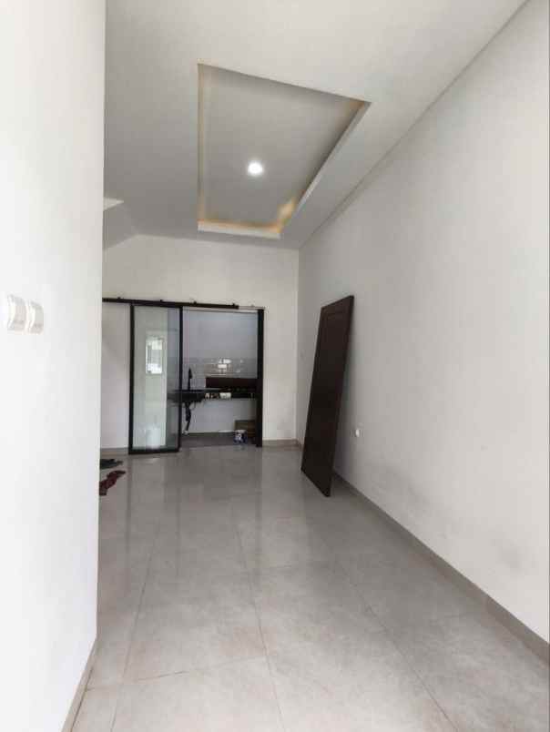 rumah 2 lantai cibubur jakarta timur 1 miliyaran