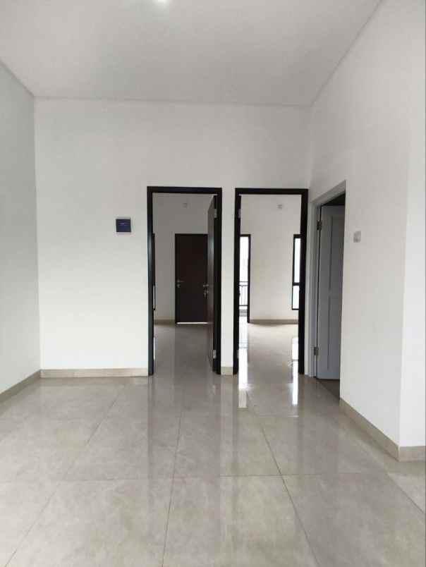 rumah 2 lantai cibubur jakarta timur 1 miliyaran