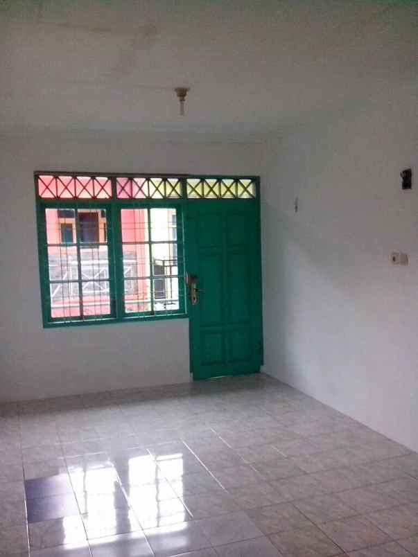 rumah 2 lantai di komplek cihanjuang shm hadap selatan