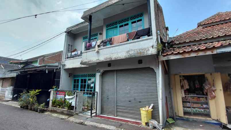 rumah 2 lantai di komplek cihanjuang shm hadap selatan