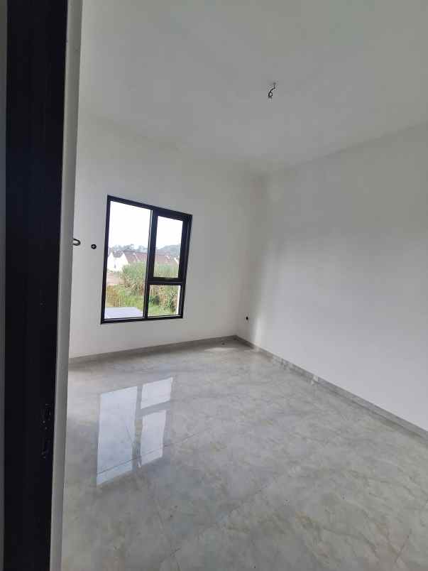 rumah 2 lantai minimalis dp 5 juta lokasi di singosari