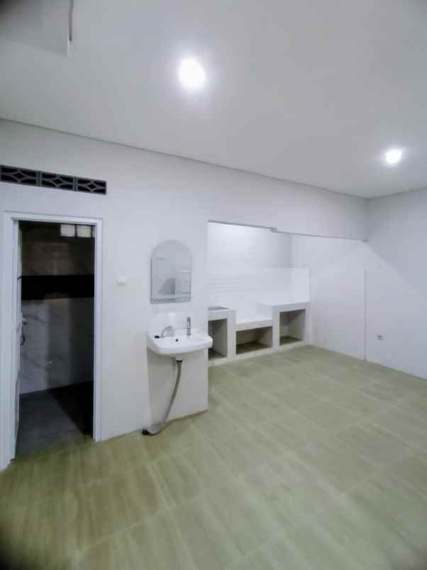 rumah 2 lantai minomartani dekat rs condong catur