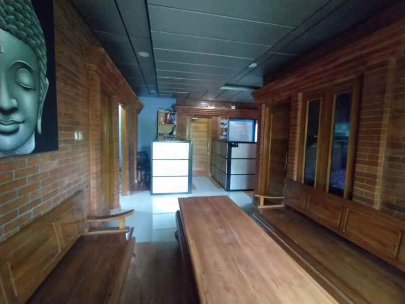 rumah 5 kamar 4 kamar mandi strategis di sleman