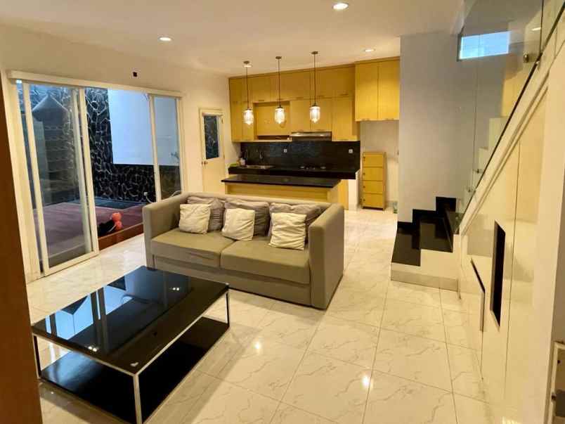 rumah bagus siap huni di rawamangun jakarta timur