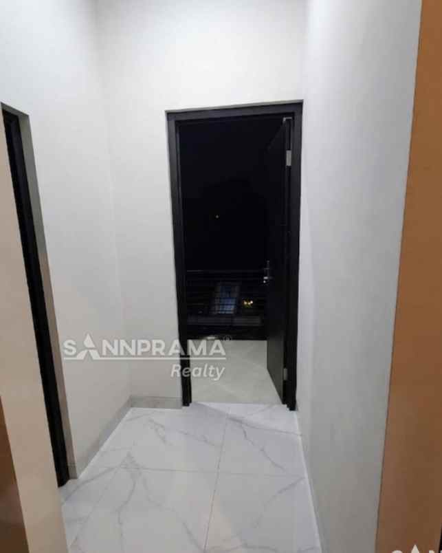 rumah baru 2 lantai di kavling ui beji depok ricrin