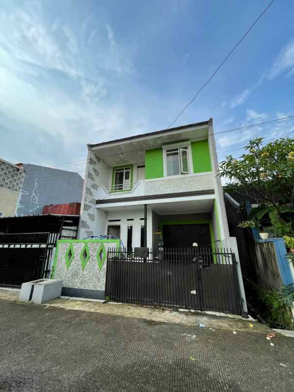 rumah baru 2 lantai di kiara sari buah batu bandung