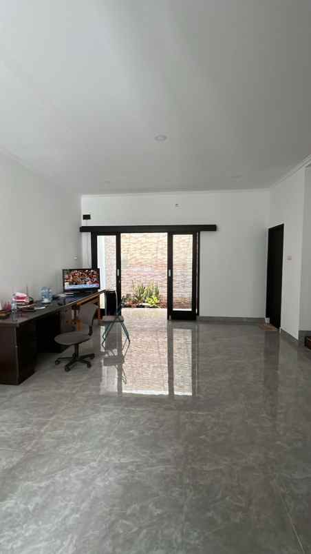 rumah baru 300m dr mal bintaro plaza dn stasiun kereta