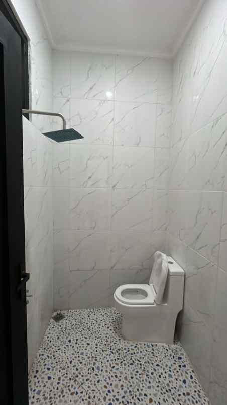 rumah baru 300m dr mal bintaro plaza dn stasiun kereta