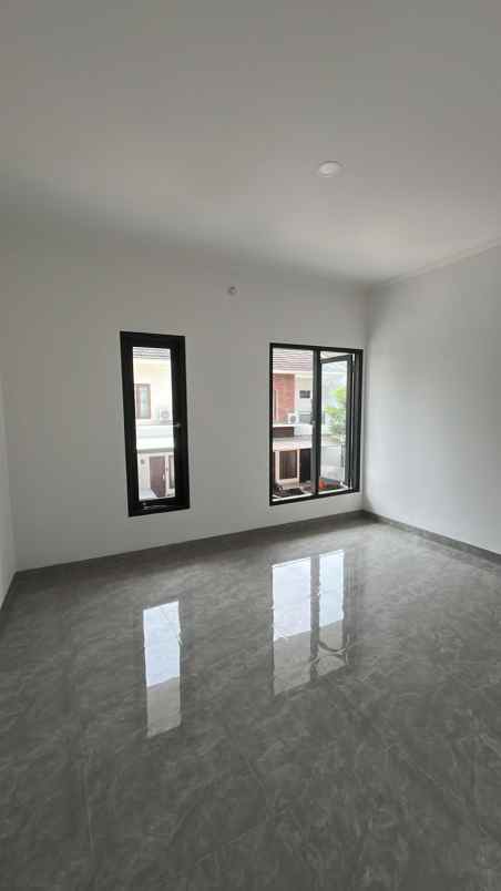 rumah baru 300m dr mal bintaro plaza dn stasiun kereta