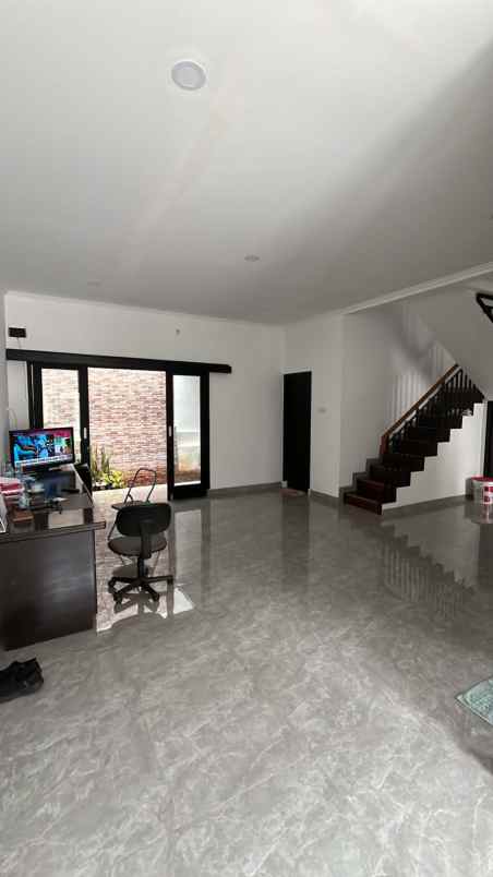 rumah baru 300m dr mal bintaro plaza dn stasiun kereta