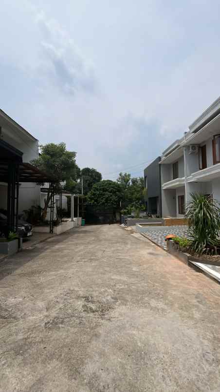 rumah baru 300m dr mal bintaro plaza dn stasiun kereta