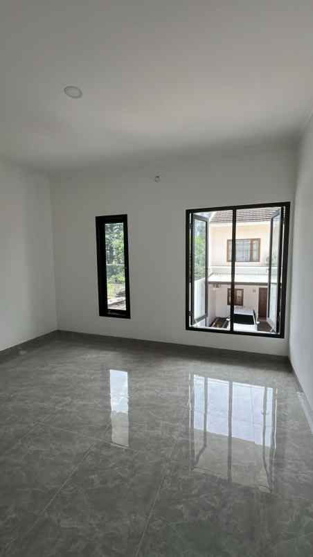 rumah baru 300m dr mal bintaro plaza dn stasiun kereta