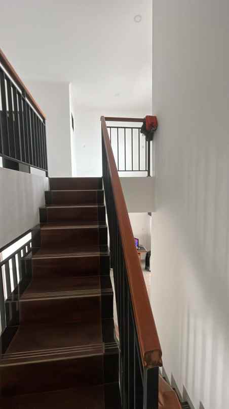 rumah baru 300m dr mal bintaro plaza dn stasiun kereta