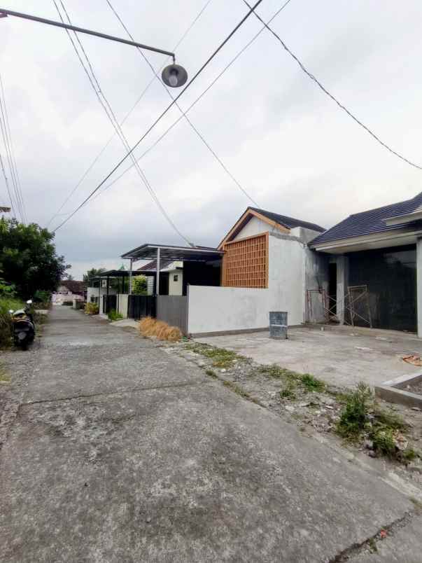 rumah baru dekat ngebo timur gentan kaliurang km 10