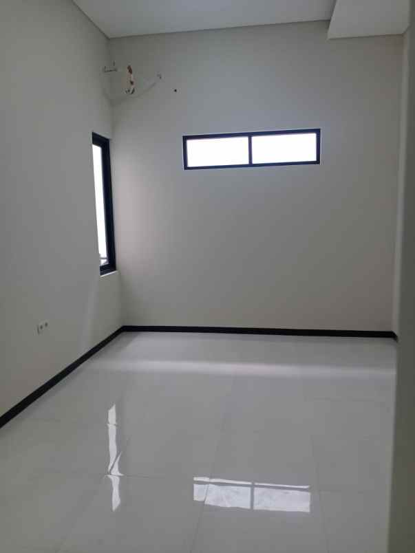 rumah baru lokasi strategis dekat unair