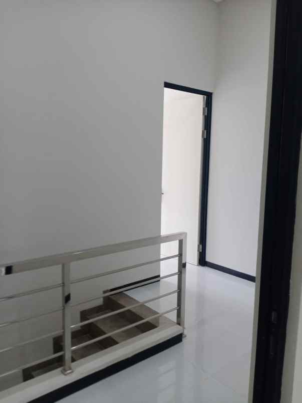rumah baru lokasi strategis dekat unair
