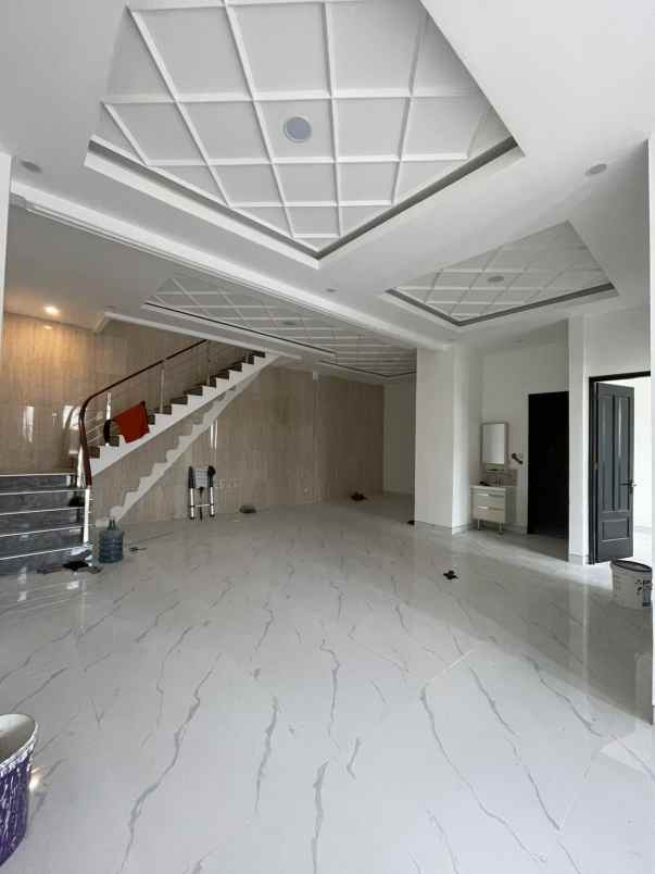 rumah baru manyar kertoadi surabaya timur lt 200m2